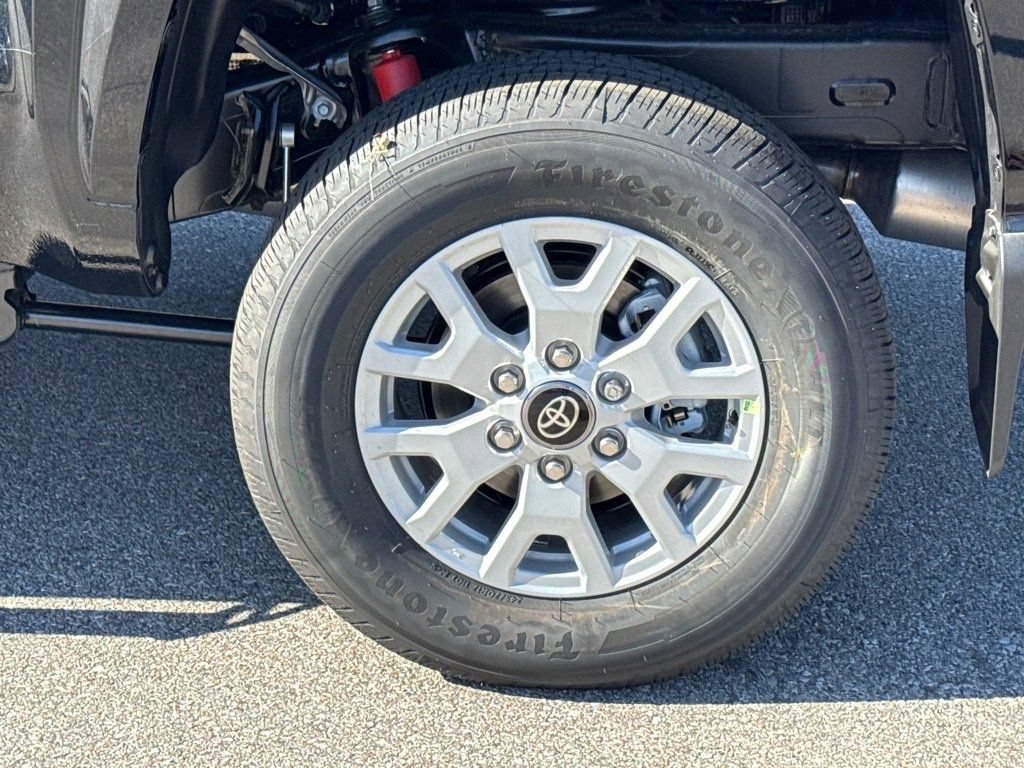 Certified 2025 Toyota Tacoma SR5 AWD/4WD image 5