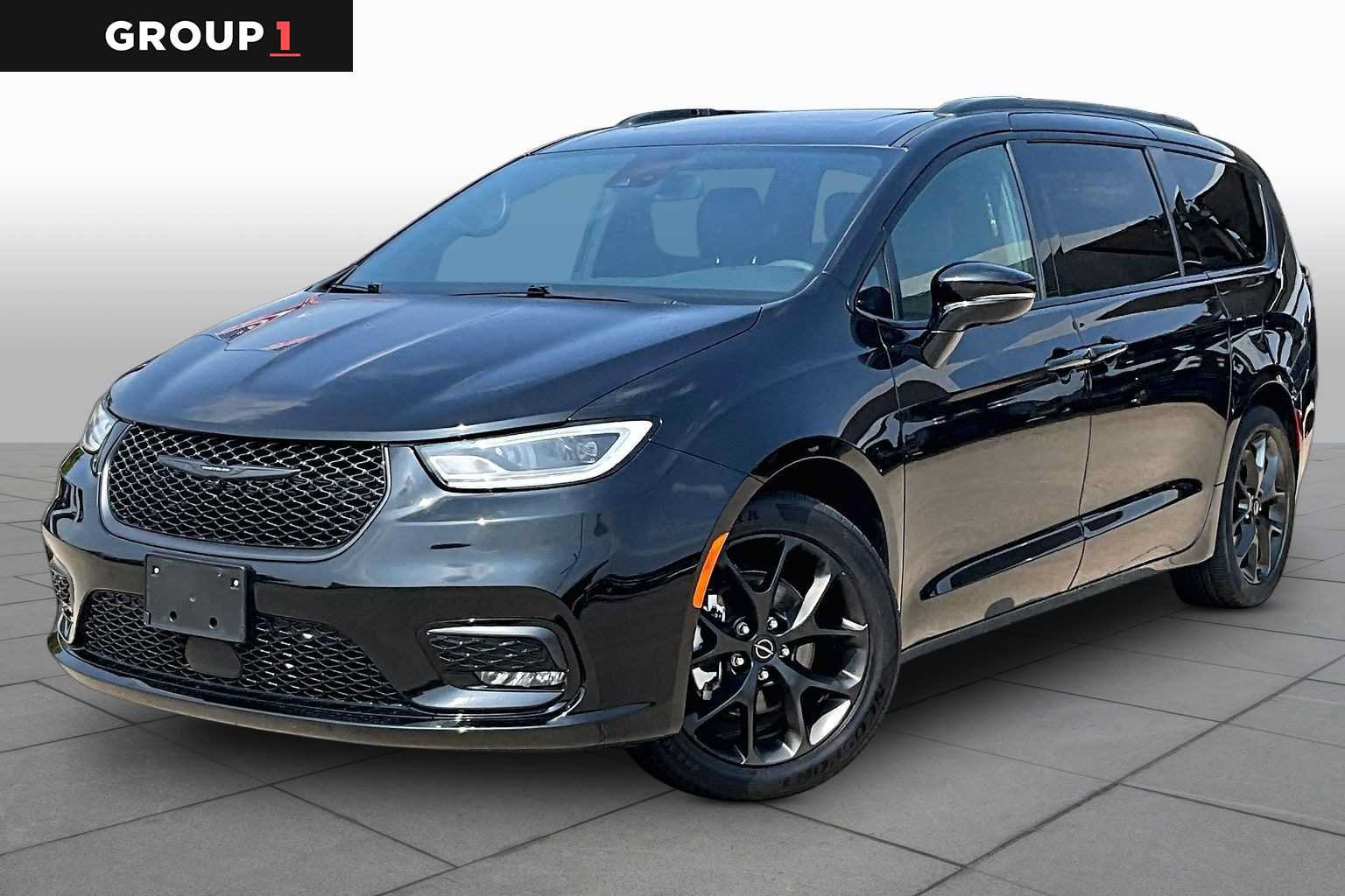 Used 2025 Chrysler Pacifica Limited FWD image 1