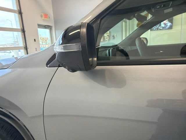 Used 2025 Chevrolet Traverse RS w/ LPO, Floor Liner Package AWD/4WD image 11
