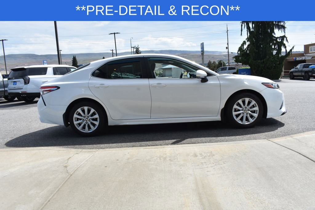 Used 2020 Toyota Camry SE FWD image 6