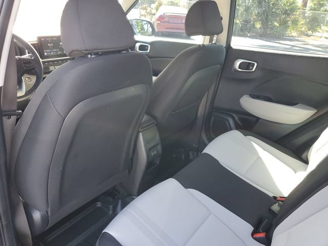 Used 2024 Hyundai Venue SEL FWD image 12