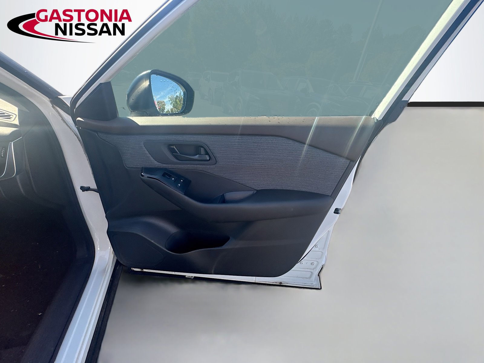 Used 2023 Nissan Rogue S FWD image 37