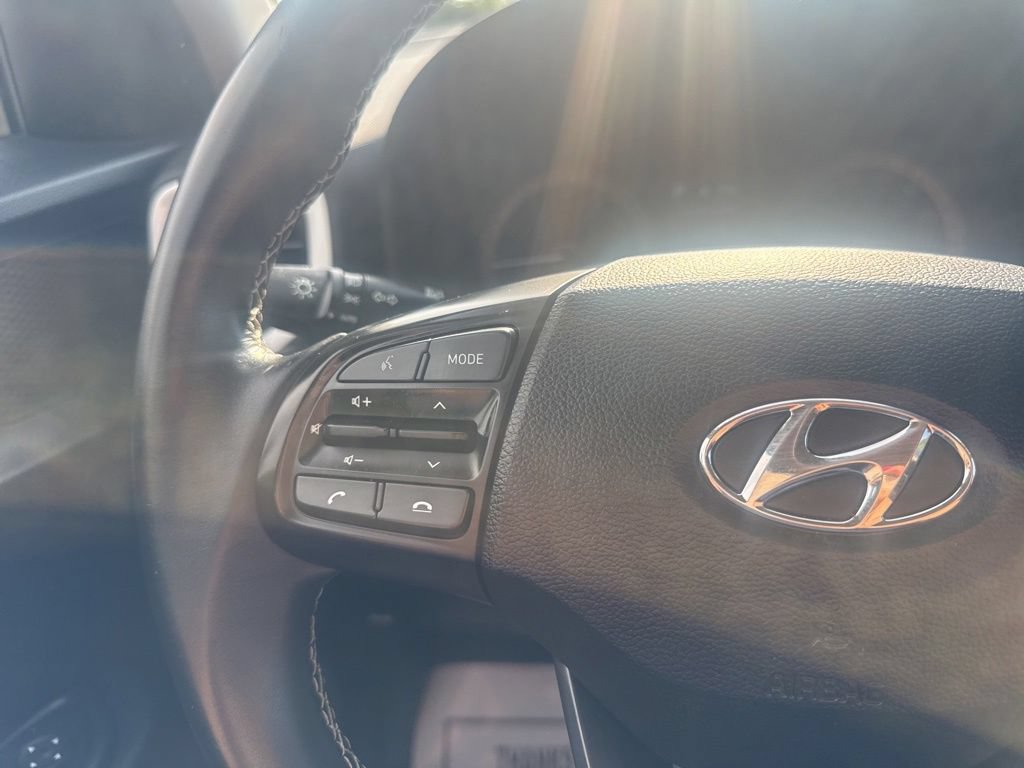 Used 2022 Hyundai Venue Limited FWD image 16