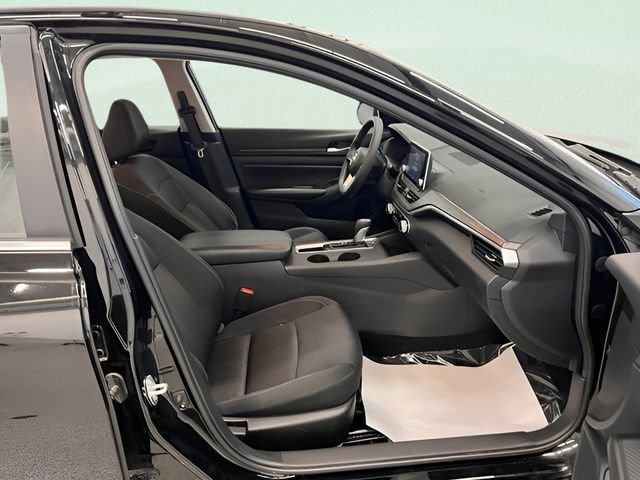 Used 2025 Nissan Altima 2.5 SV FWD image 8