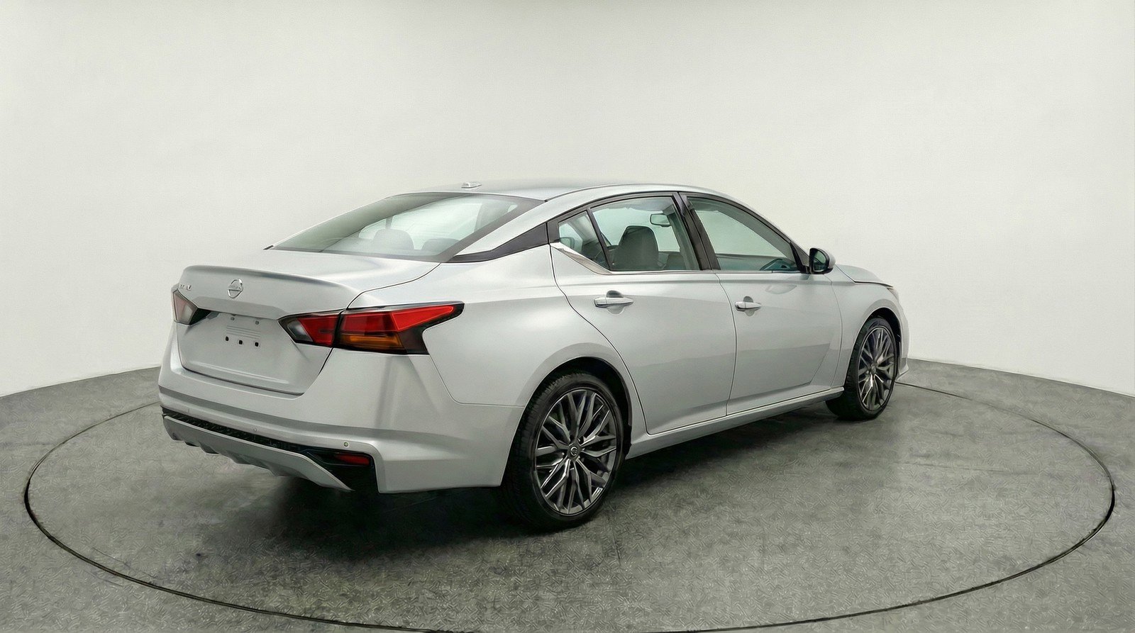 Used 2025 Nissan Altima 2.5 SV image 9