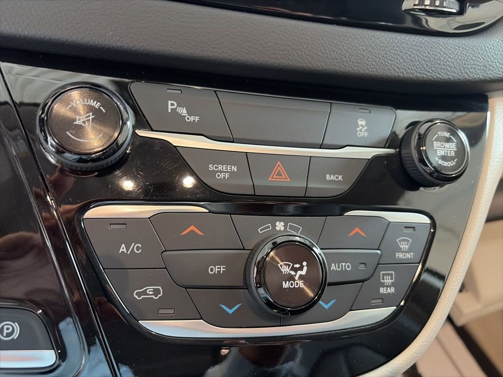 Used 2017 Chrysler Pacifica Touring-L image 44