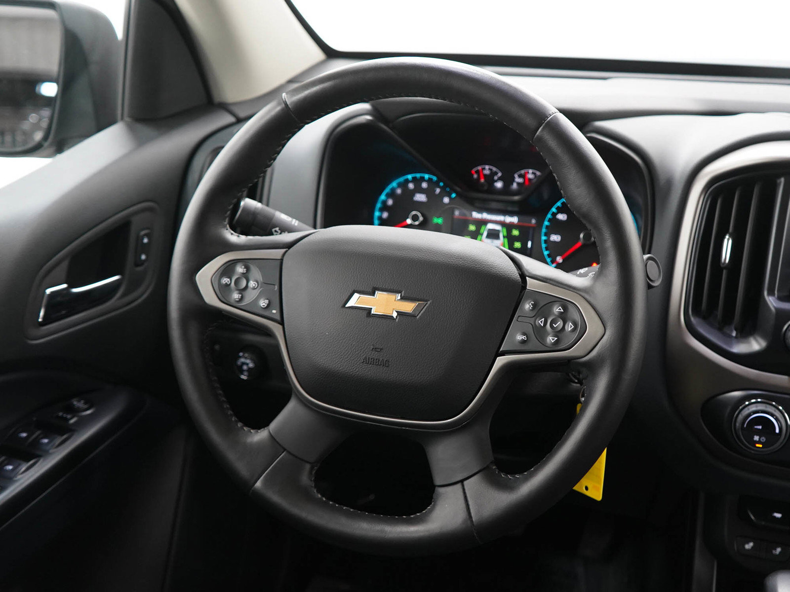 Used 2022 Chevrolet Colorado Z71 AWD/4WD image 14