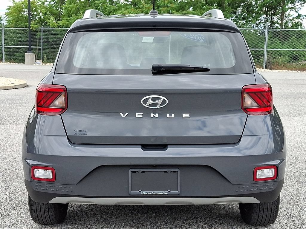 Used 2023 Hyundai Venue SEL w/ Cargo Package FWD image 8