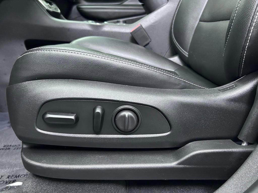 Used 2023 GMC Terrain SLT image 26