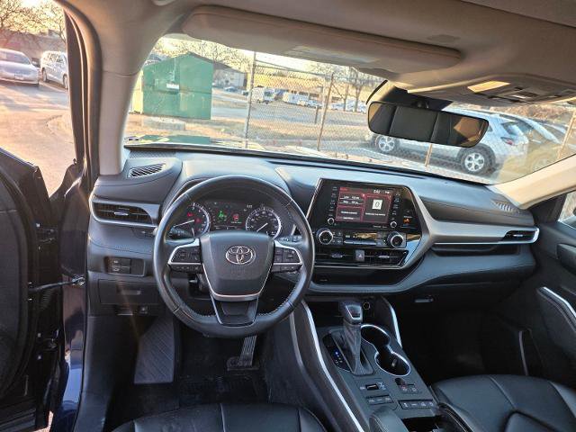 Used 2022 Toyota Highlander XLE image 15