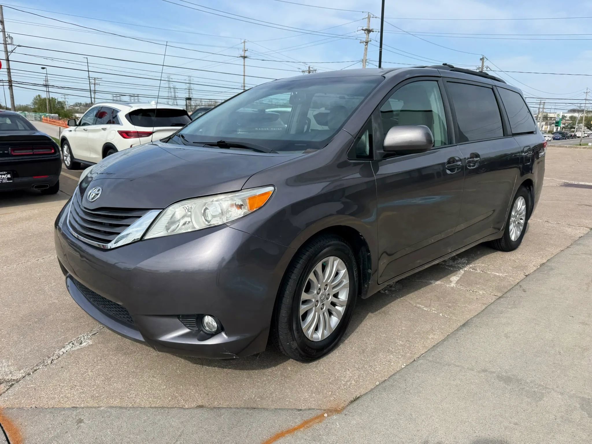 Used 2012 Toyota Sienna XLE FWD image 6