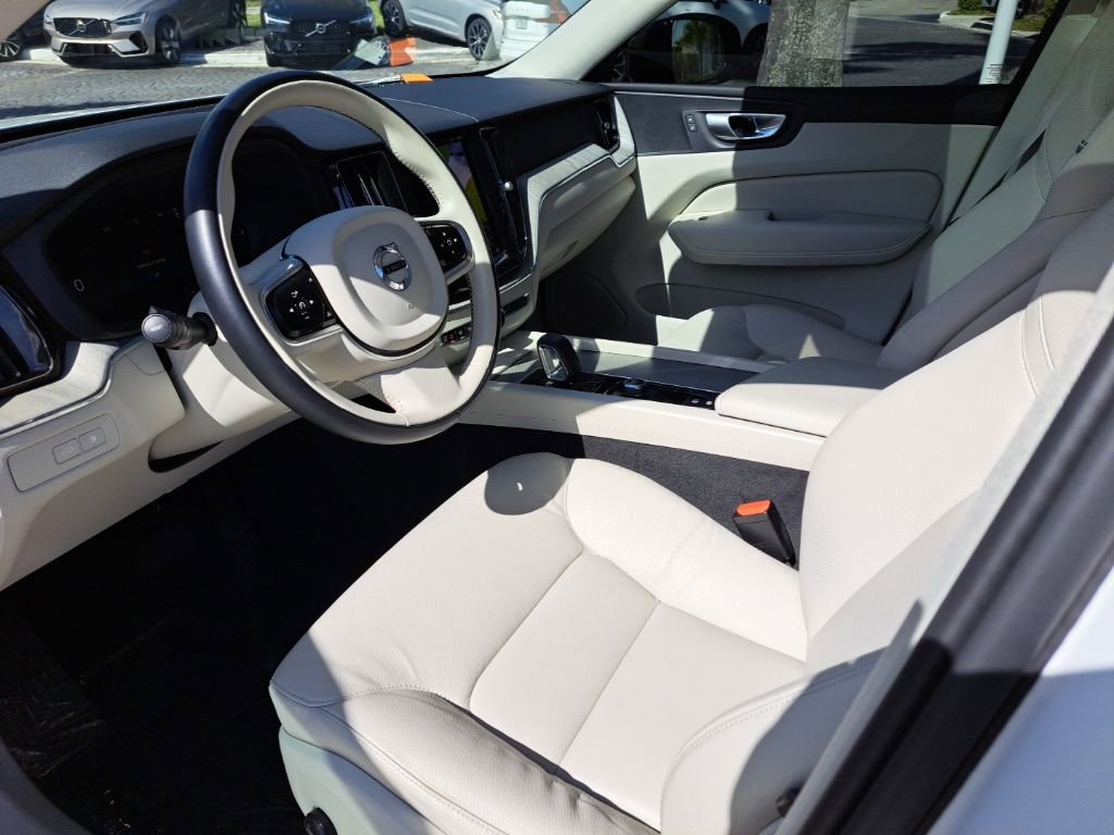 Used 2024 Volvo XC60 T8 Plus image 13