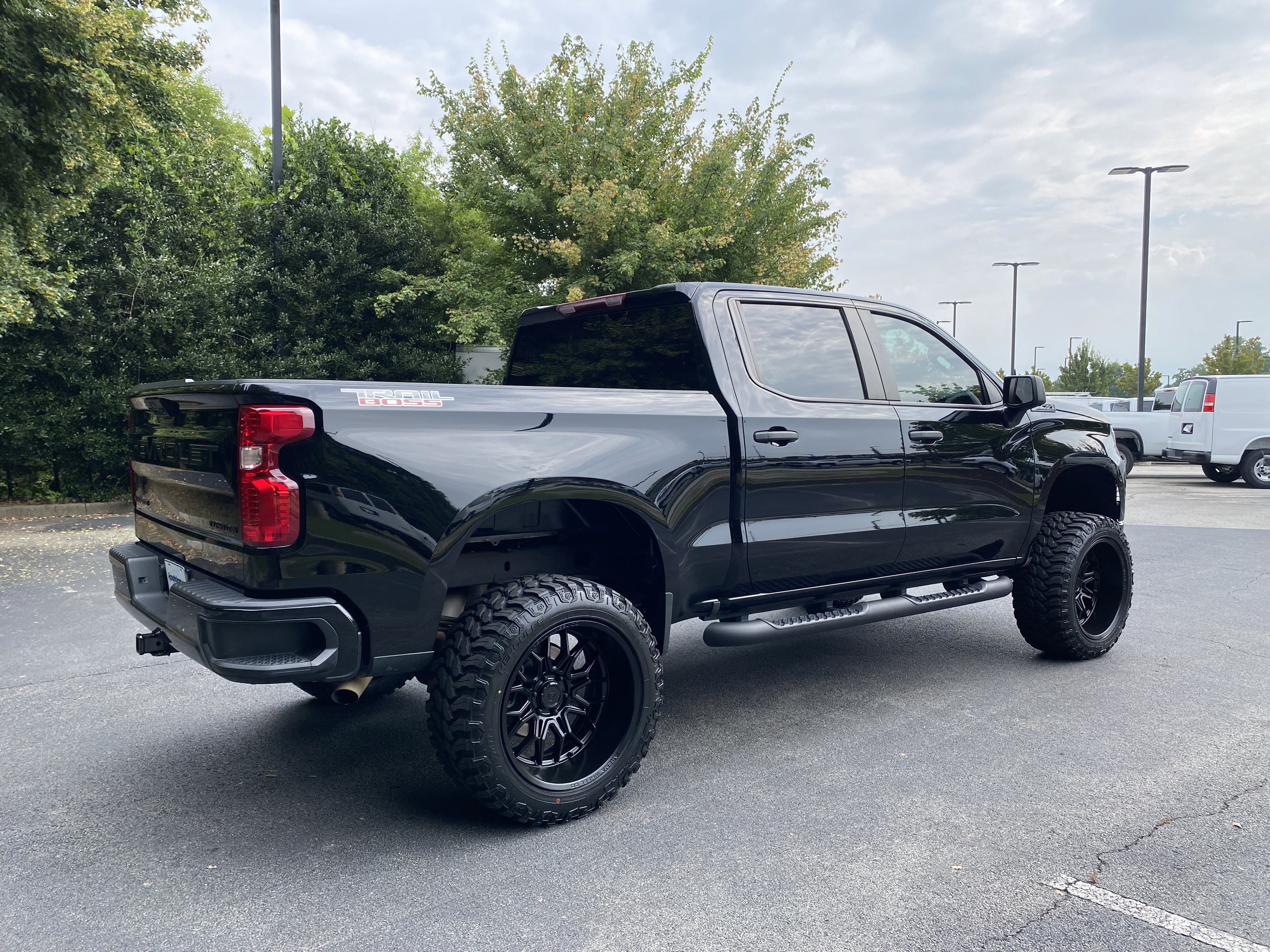 Used 2024 Chevrolet Silverado 1500 Custom Trail Boss w/ LPO, Dark Essentials Package AWD/4WD image 9