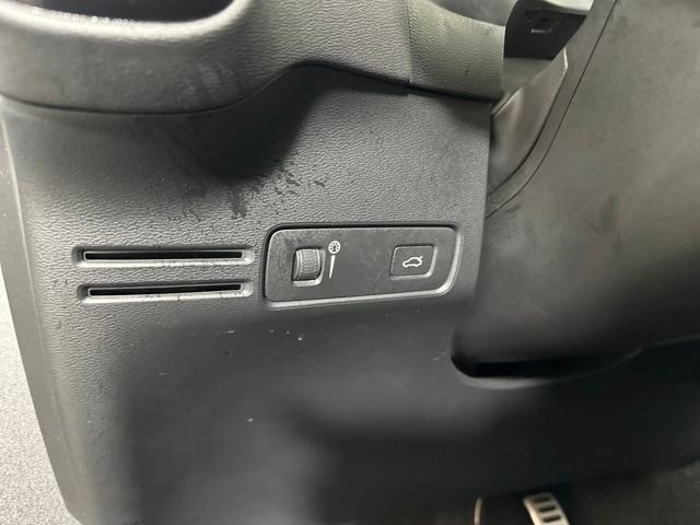 Used 2020 Volvo XC40 T5 R-Design w/ Protection Package Premier image 19