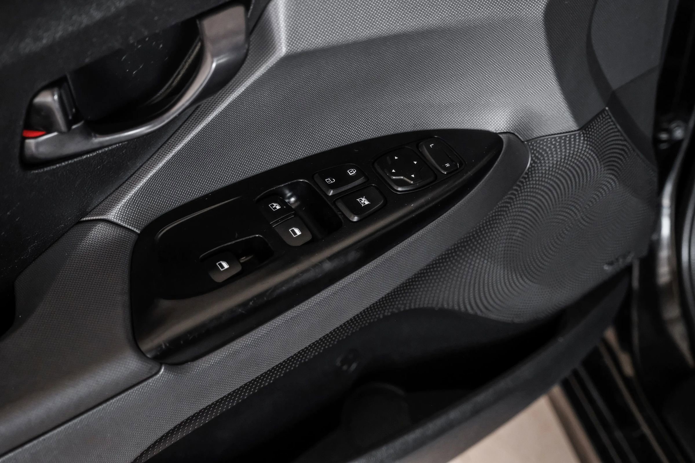 Used 2020 Hyundai Veloster Turbo FWD image 37