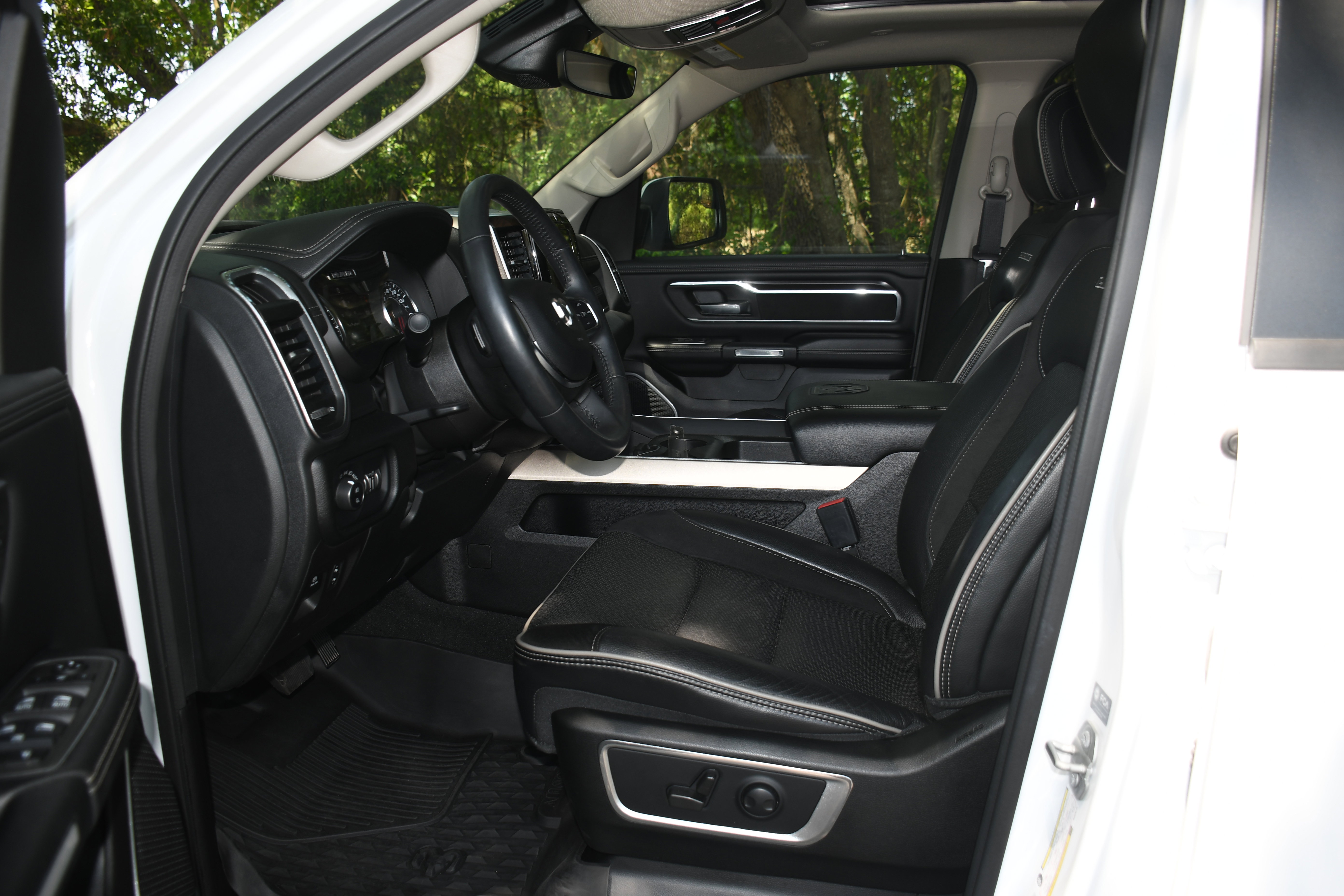 Used 2022 RAM 1500 Laramie w/ Laramie Southwest Edition RWD image 8