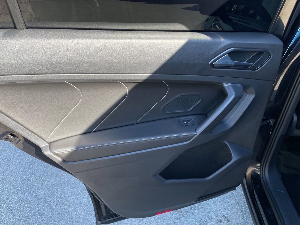 Used 2022 Volkswagen Tiguan SE R-Line image 43