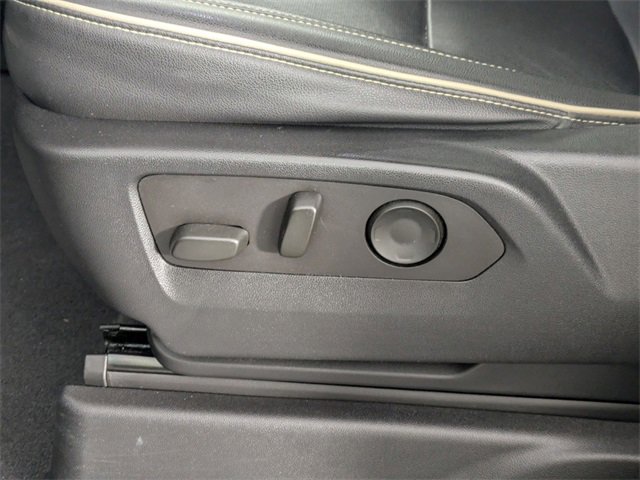 Used 2021 GMC Yukon XL SLT w/ SLT Premium Package image 13