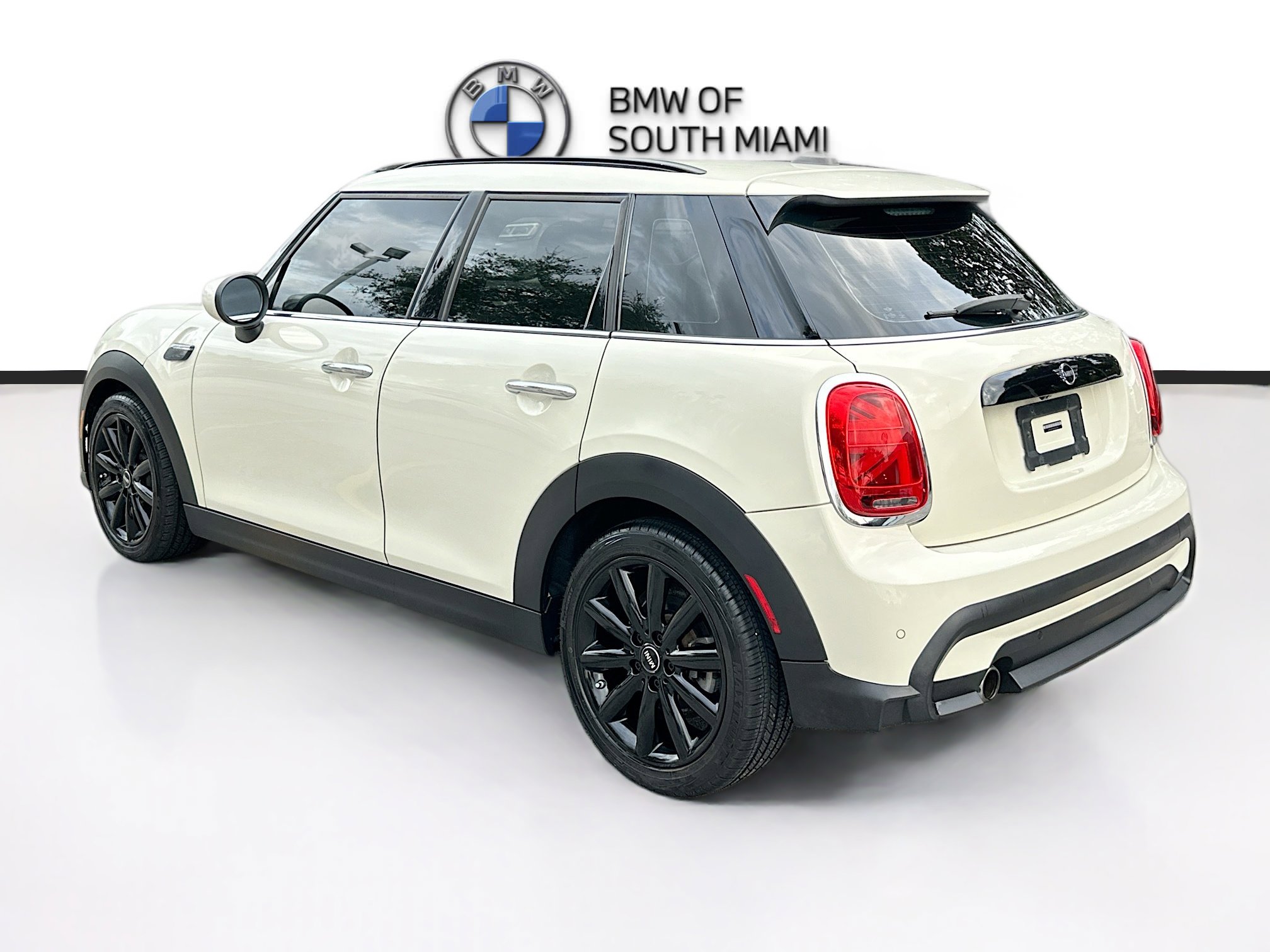Used 2022 MINI Cooper 4-Door Hardtop image 5