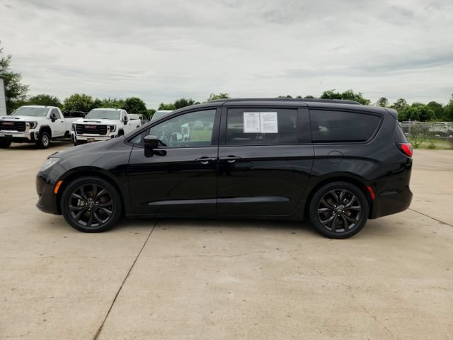 Used 2020 Chrysler Pacifica Touring-L w/ S Appearance Package FWD image 4