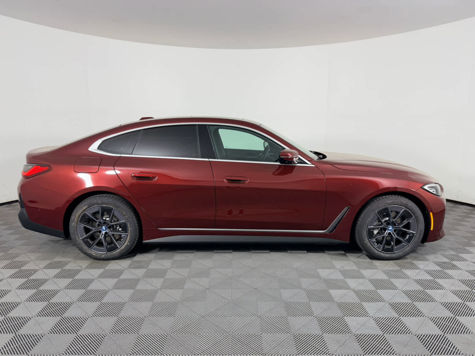 Certified 2023 BMW i4 eDrive35 w/ Premium Package image 2