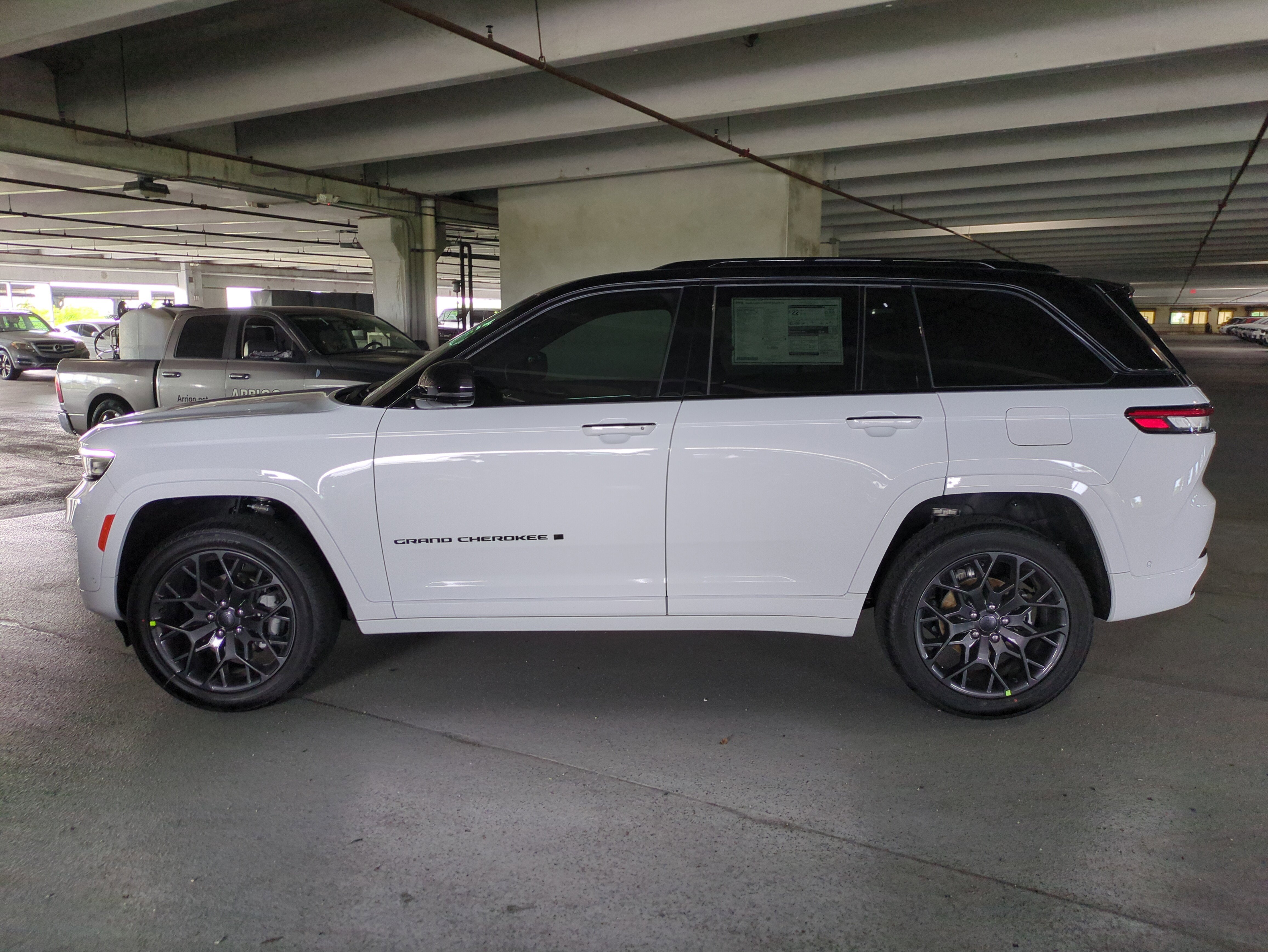 New 2025 Jeep Grand Cherokee Summit image 8
