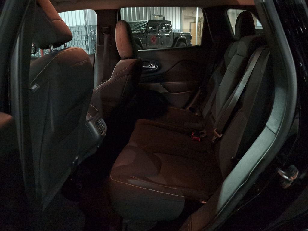 Used 2017 Jeep Cherokee Latitude w/ Comfort & Sound Group image 10