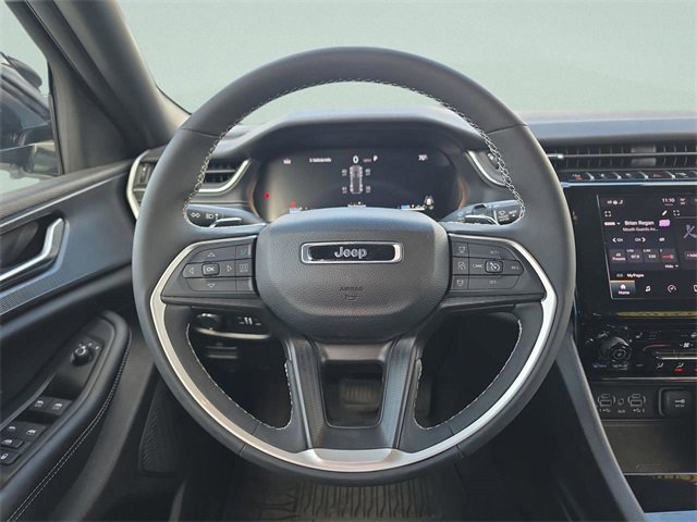 Used 2024 Jeep Grand Cherokee Altitude image 19