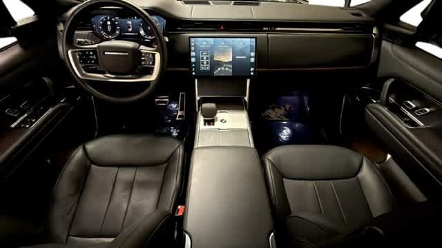 Used 2025 Land Rover Range Rover SE AWD/4WD image 4
