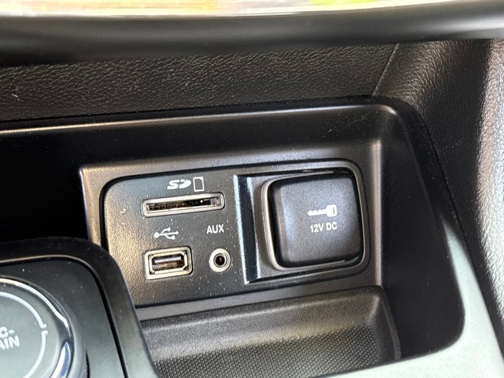 Used 2017 Jeep Cherokee 75th Anniversary AWD/4WD image 18