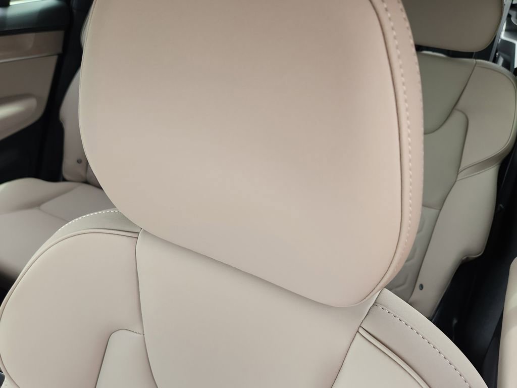 New 2026 Volvo XC90 B5 Plus AWD/4WD image 6
