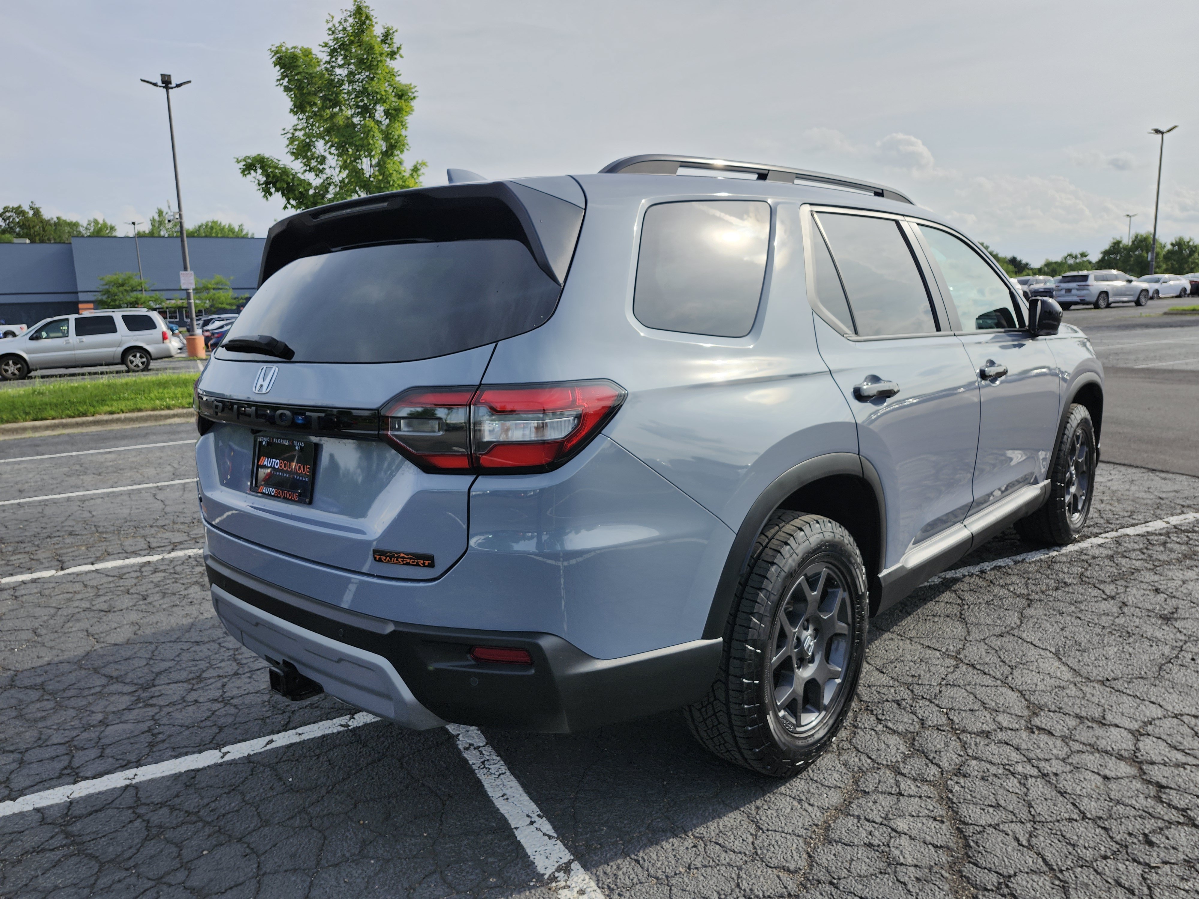 Used 2025 Honda Pilot TrailSport image 18