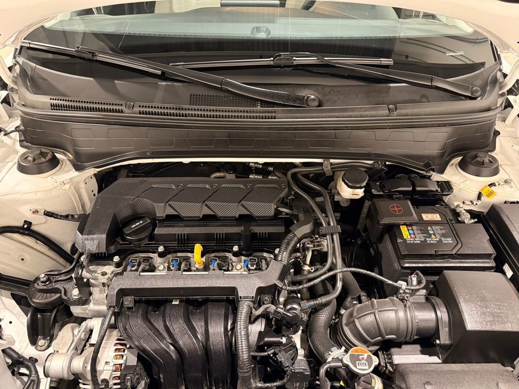 Used 2025 Hyundai Venue SEL FWD image 11