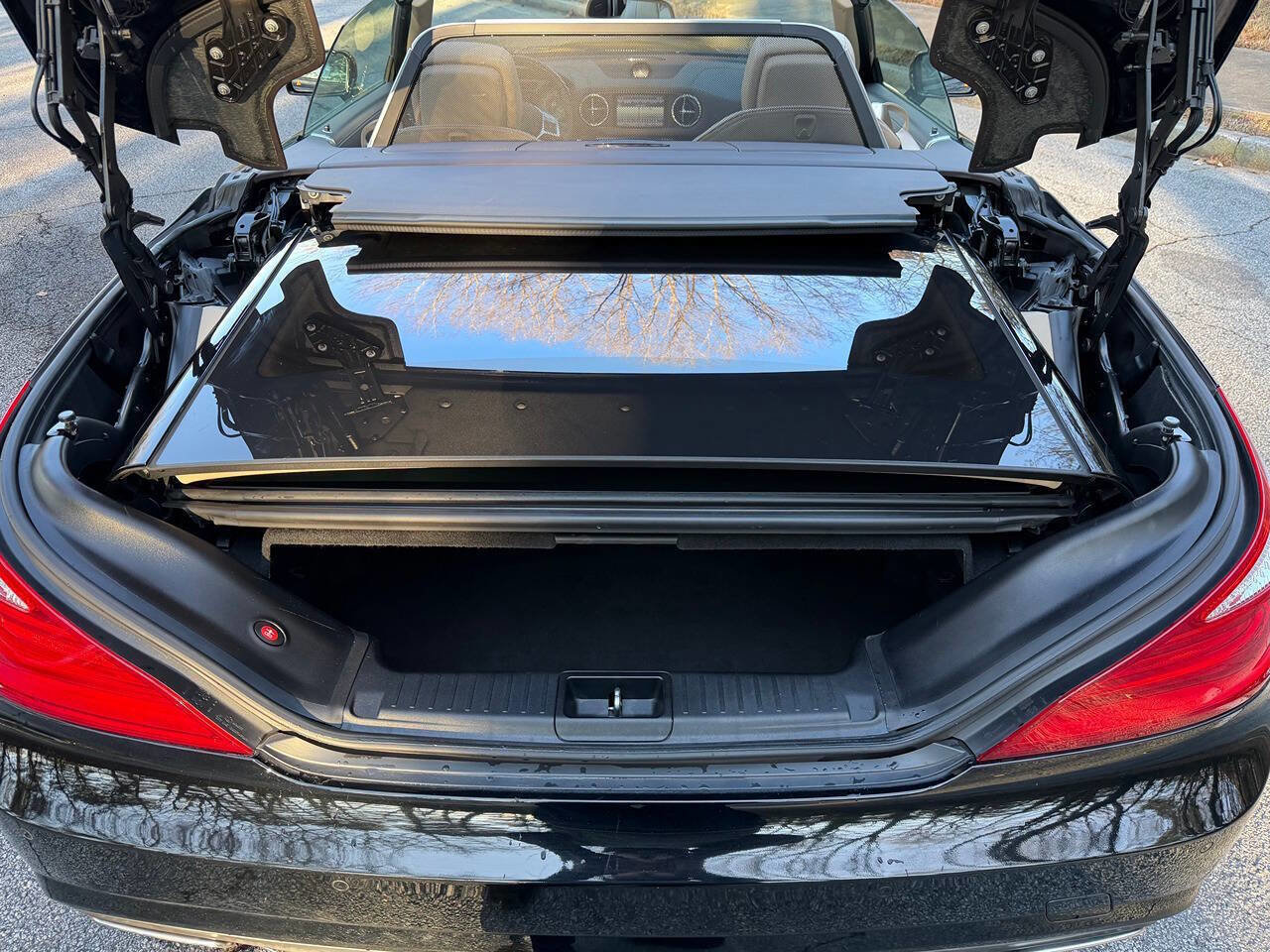 Used 2014 Mercedes-Benz SL 550 w/ Driver Assistance Package image 32