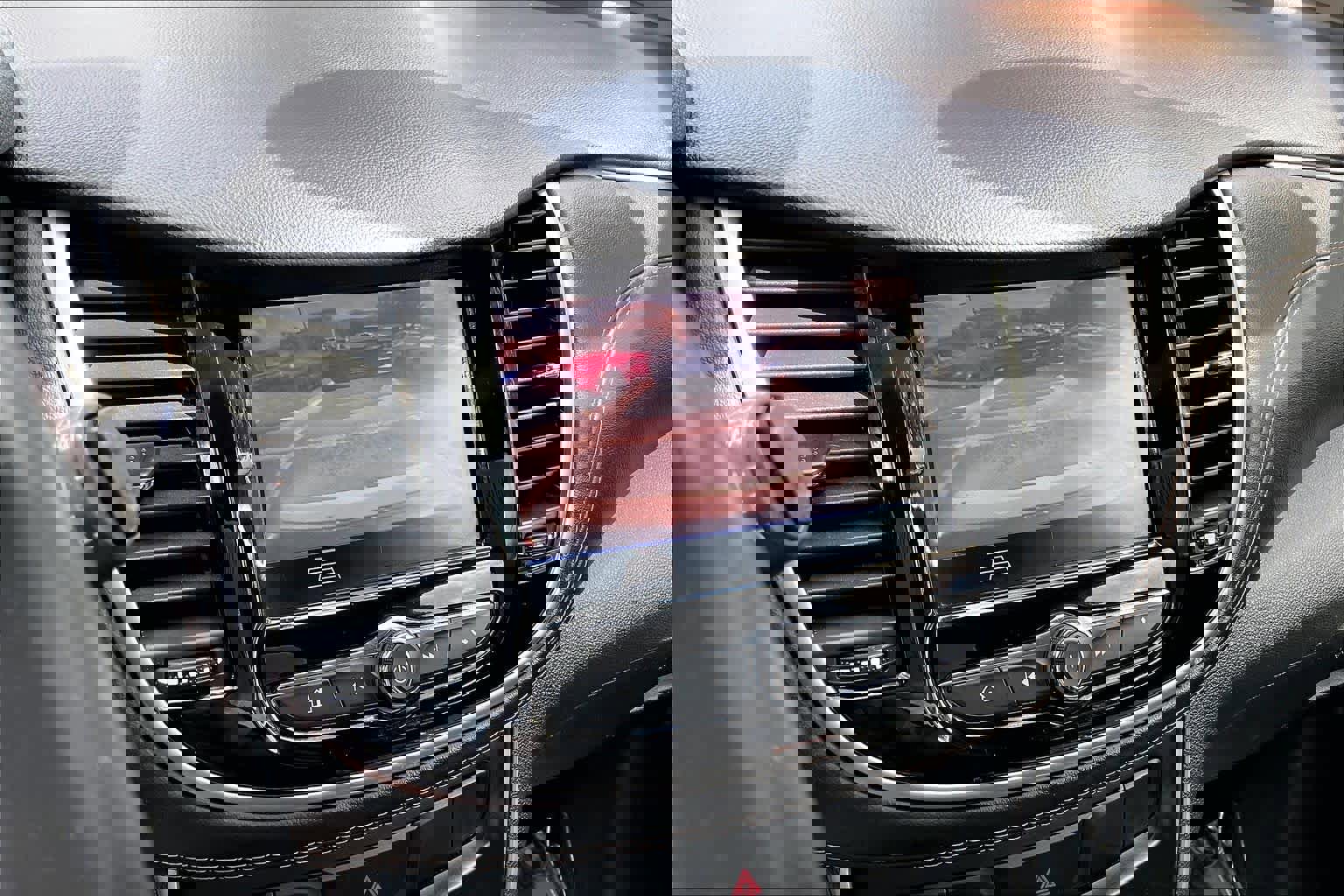 Used 2021 Chevrolet Trax LT w/ LT Convenience Package image 20