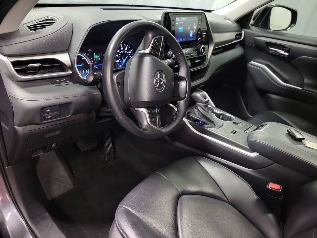 Used 2020 Toyota Highlander XLE image 13