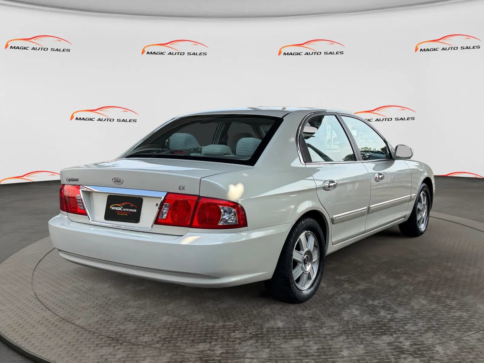 Used 2004 Kia Optima FWD image 10