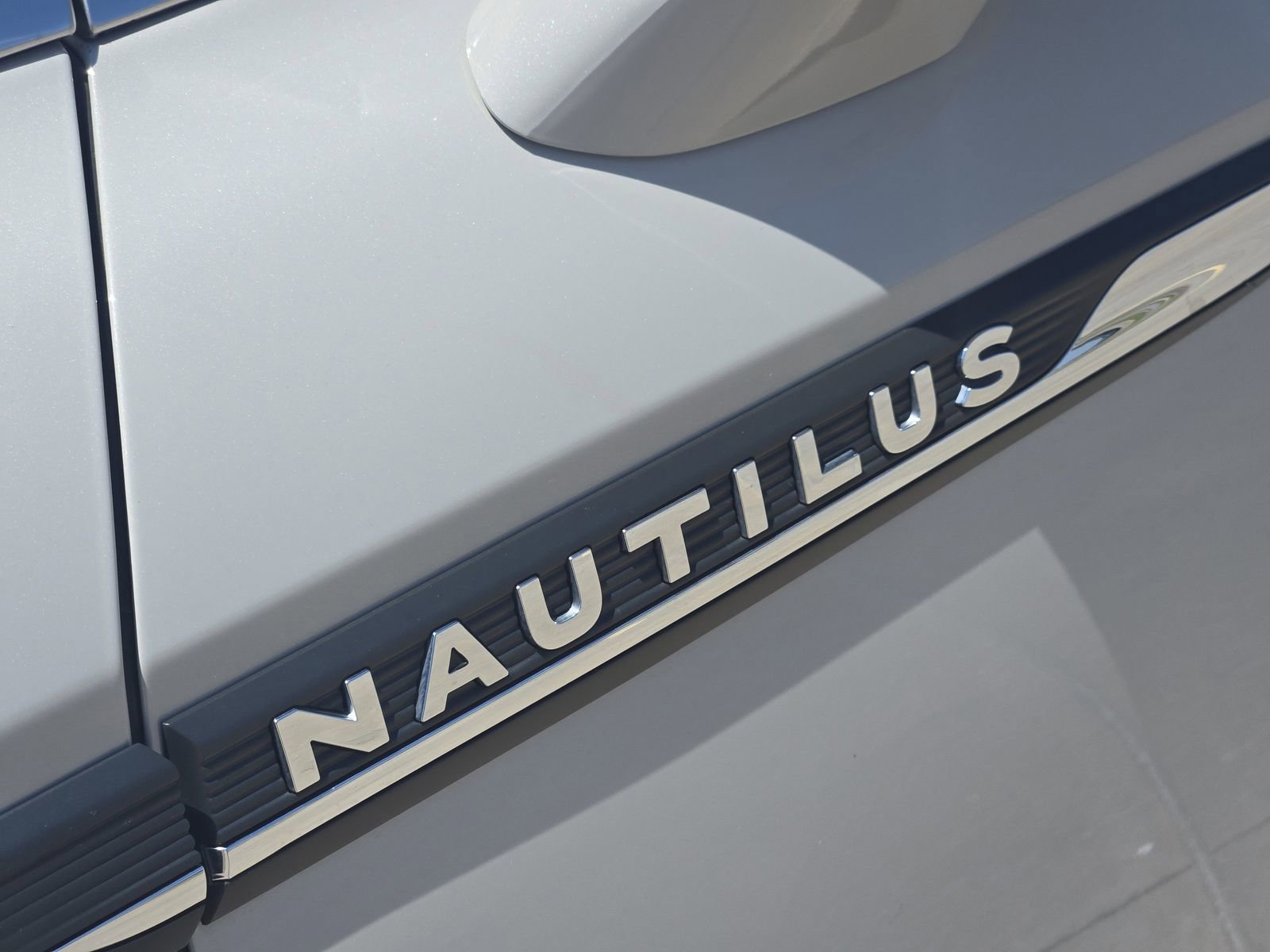 Used 2022 Lincoln Nautilus FWD w/ Premium Package image 13