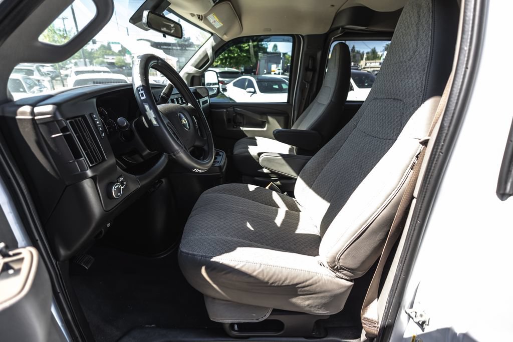 Used 2020 Chevrolet Express 3500 LT w/ LT Preferred Equipment Group RWD image 11