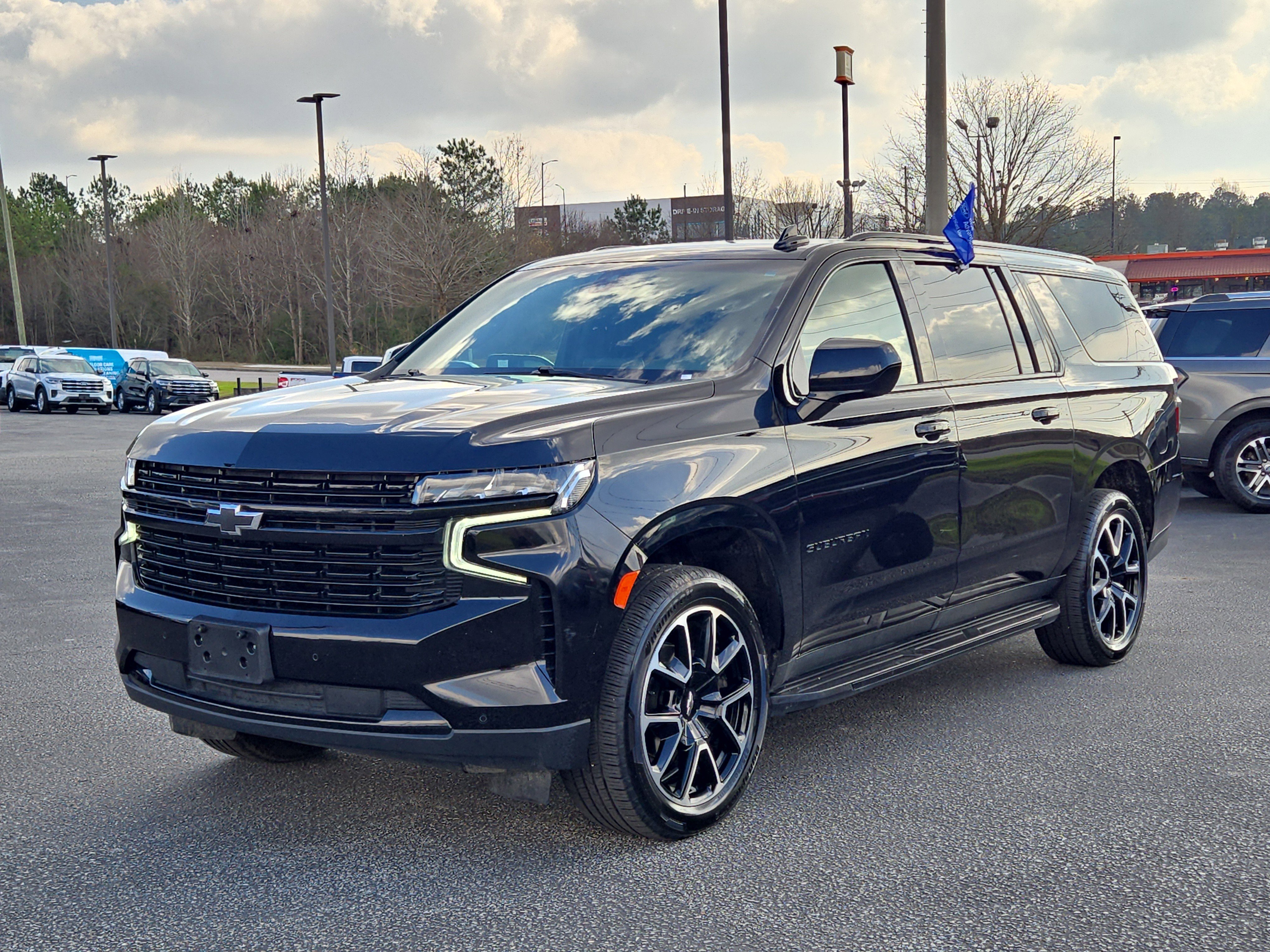 Used 2024 Chevrolet Suburban RST image 2