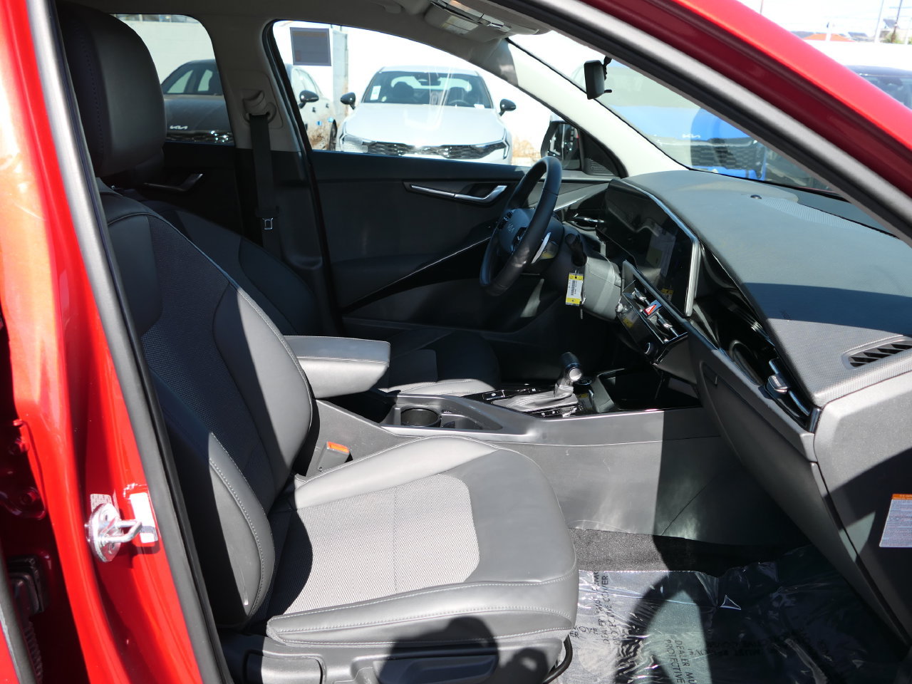 Certified 2024 Kia Niro EX FWD image 28
