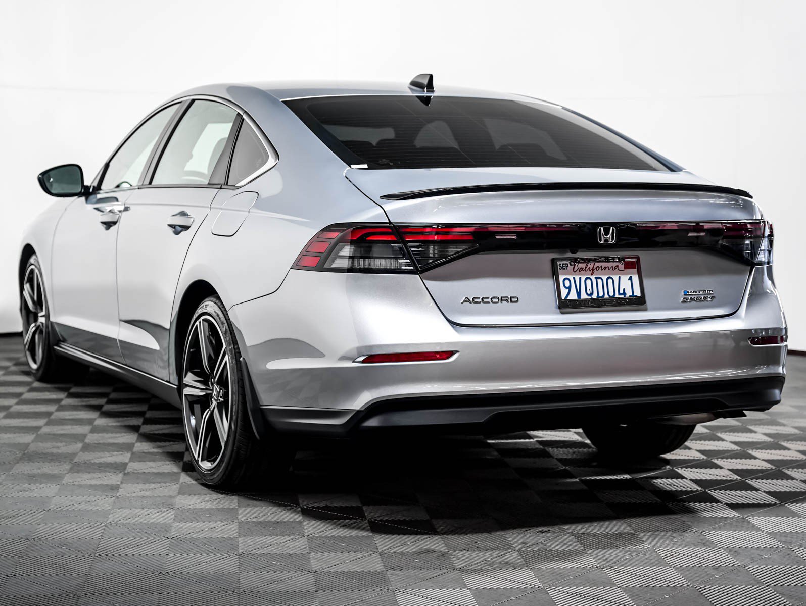 Used 2025 Honda Accord Sport image 2