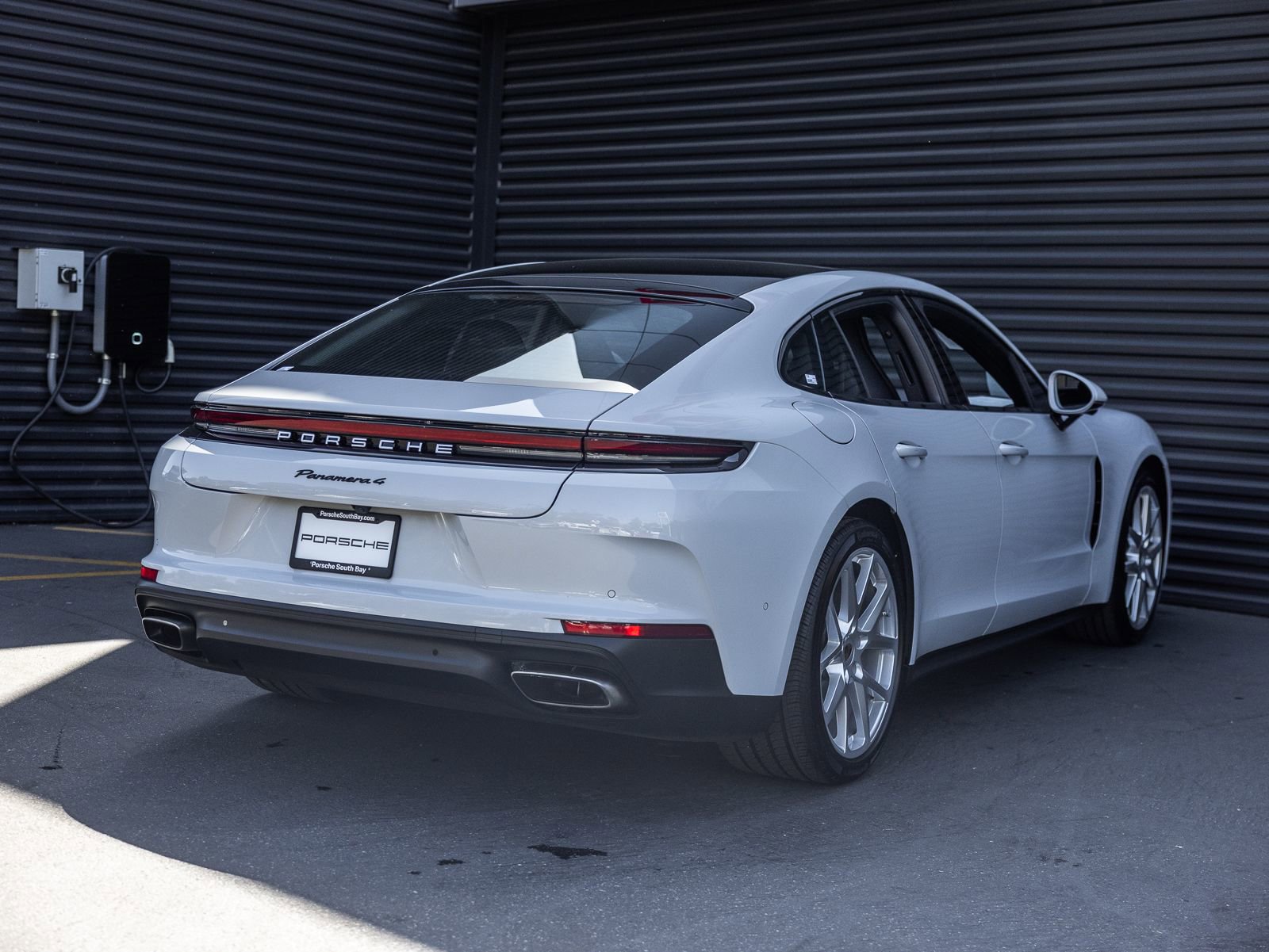 Certified 2025 Porsche Panamera 4 image 9