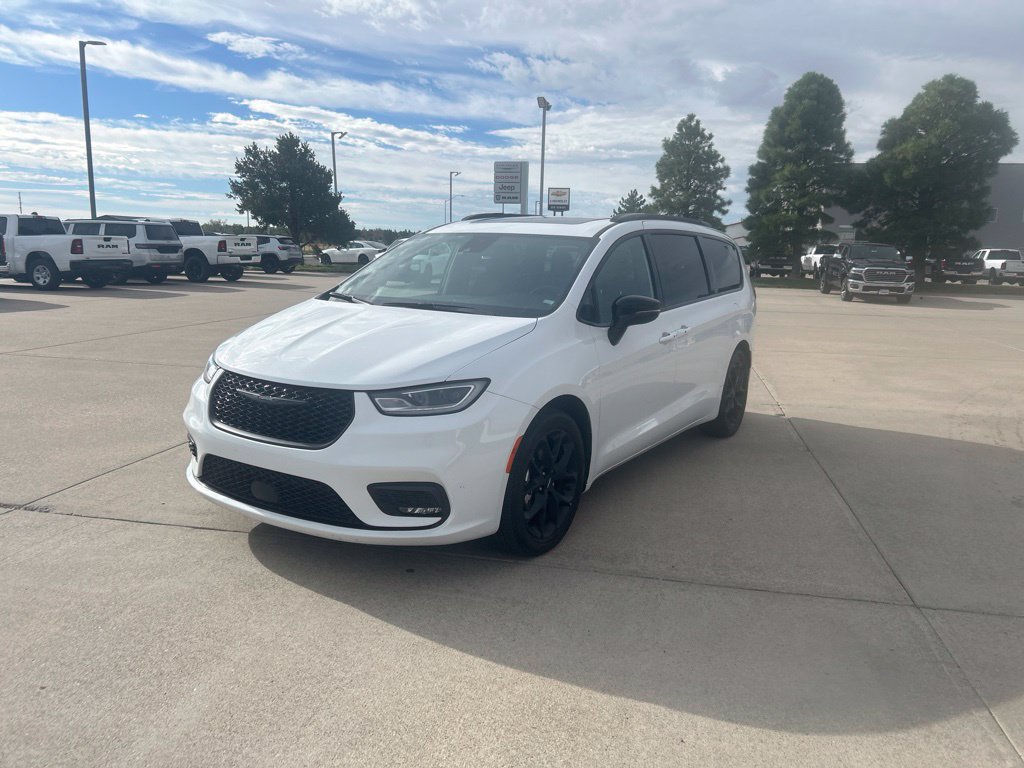 Used 2025 Chrysler Pacifica Limited