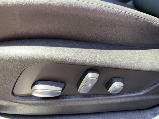 Used 2025 Cadillac XT5 Premium Luxury w/ Technology Package AWD/4WD image 18