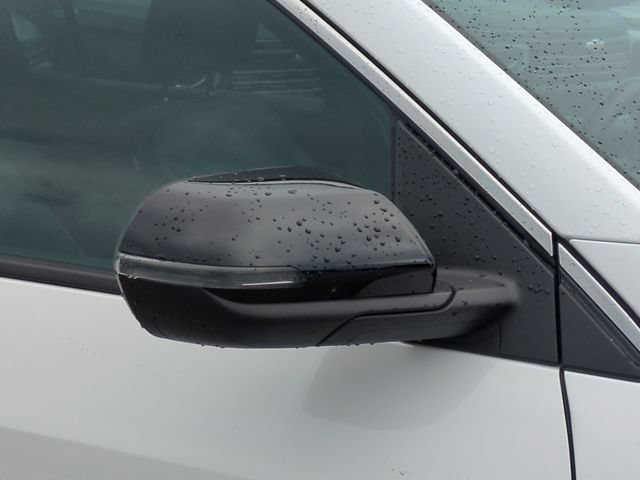 Used 2025 Chevrolet Traverse LT FWD image 12
