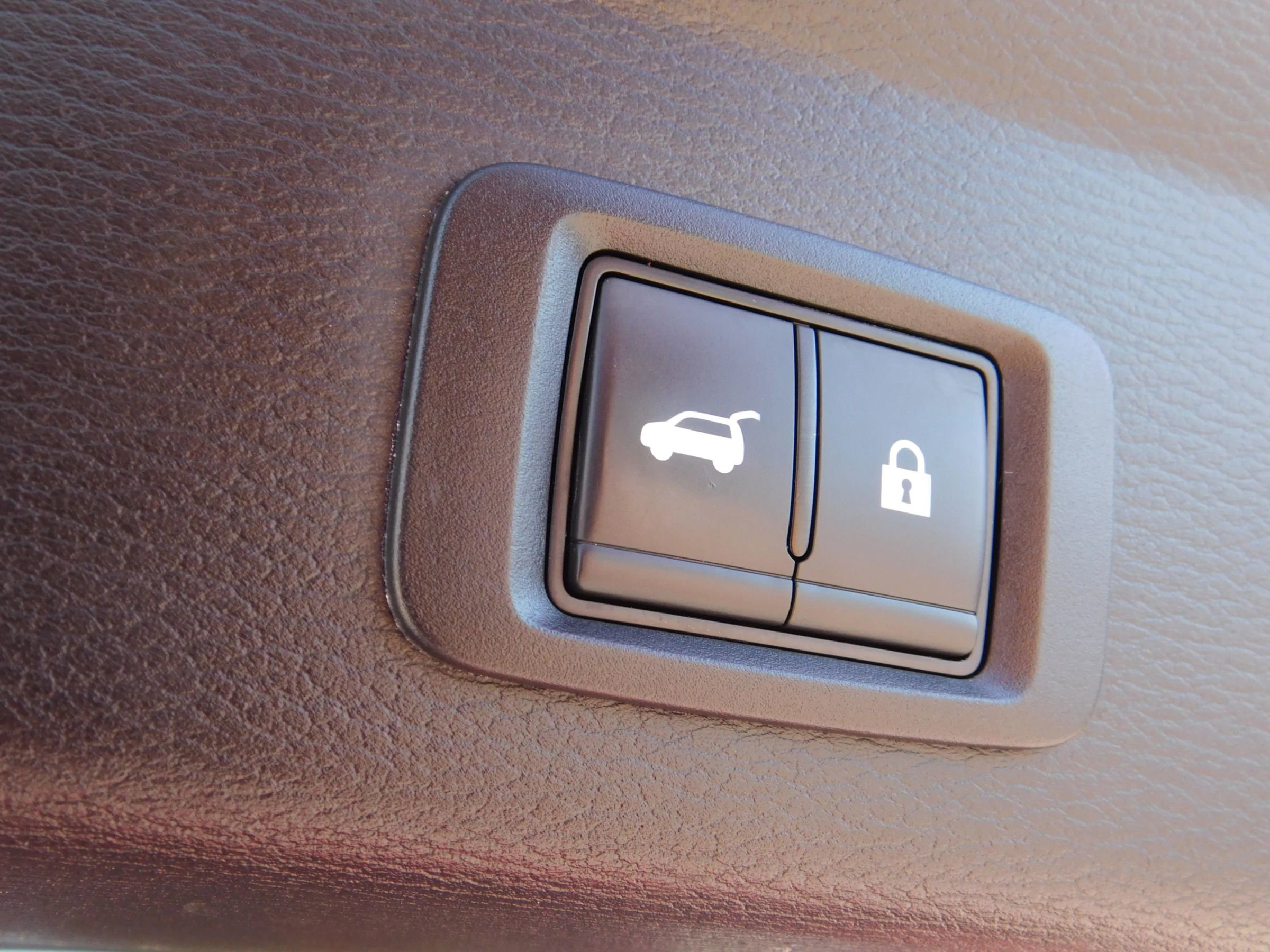 Used 2025 Mitsubishi Outlander SE image 11