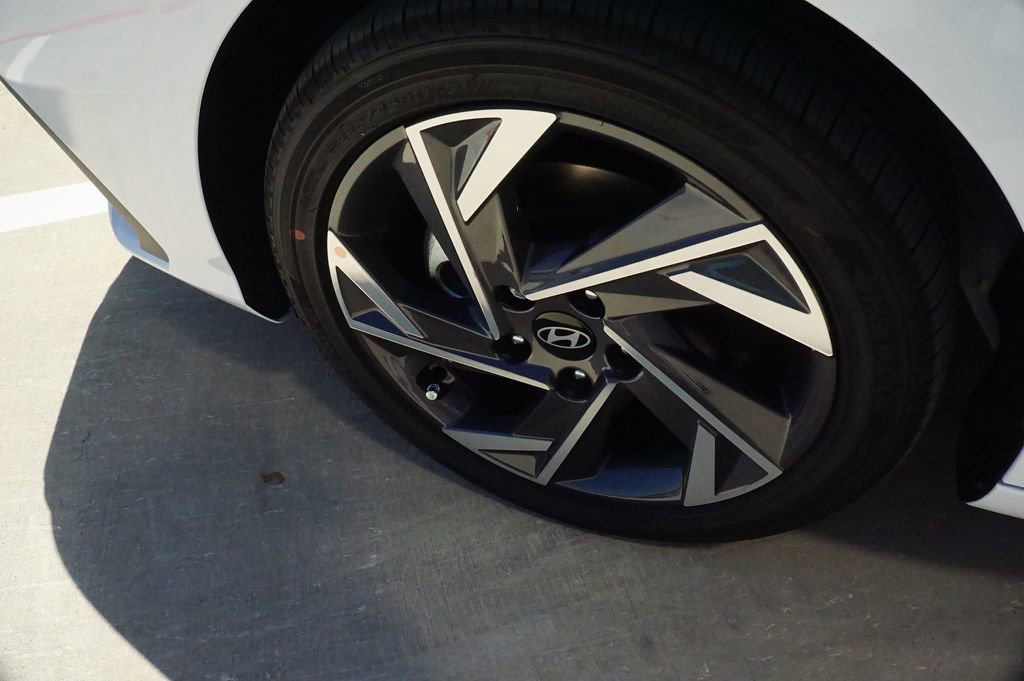 New 2025 Hyundai Elantra SEL FWD image 9