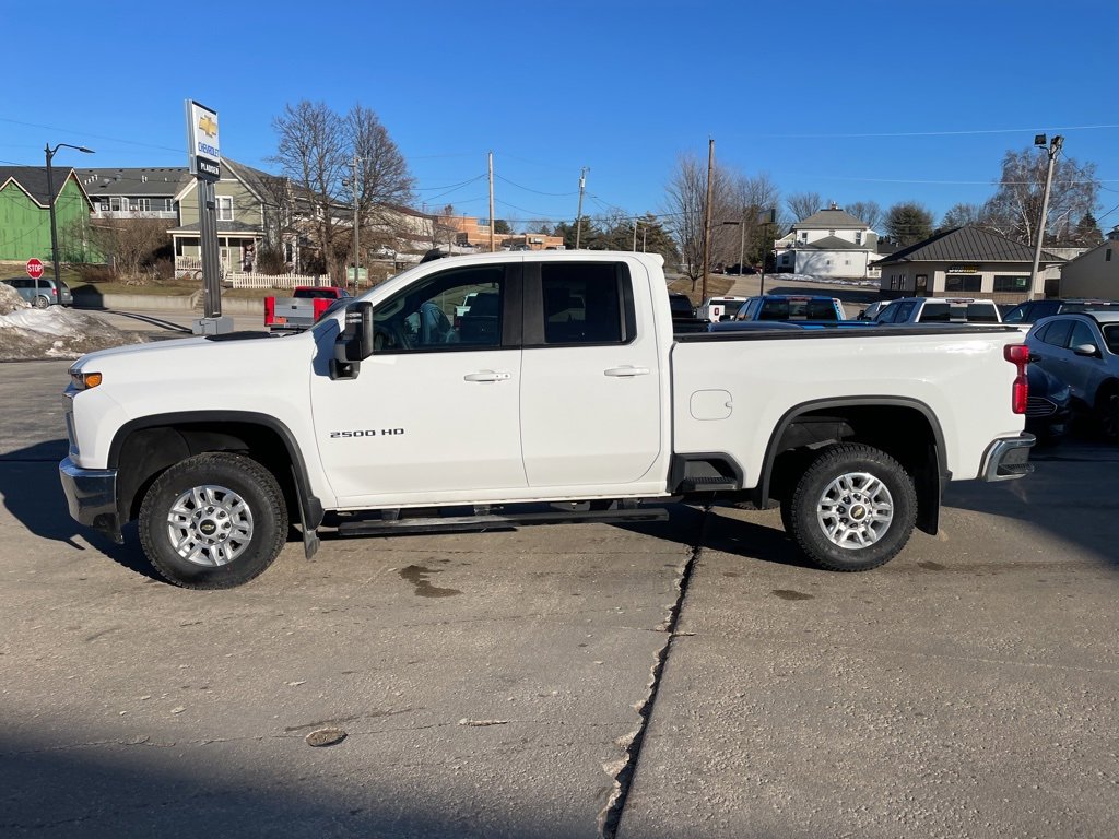 Used 2022 Chevrolet Silverado 2500 LT w/ Convenience Package image 2