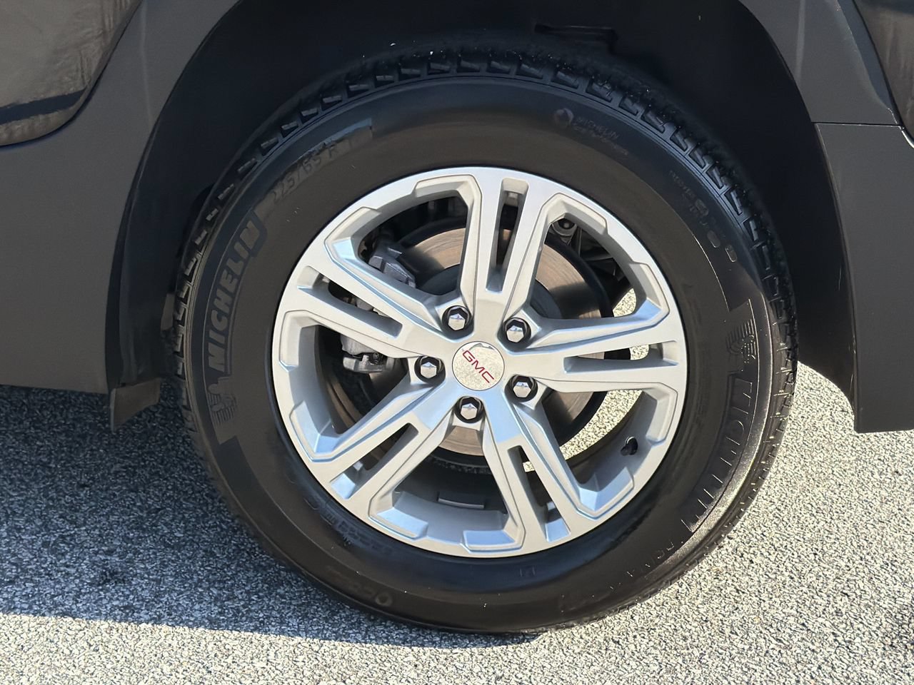 Used 2024 GMC Terrain SLE FWD image 32